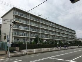 小束山住宅3号棟の外観