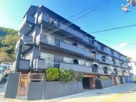 グリーンパレス塩屋の外観