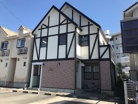 ネイ・グランドの外観