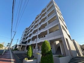 ロイヤルヒルズの外観