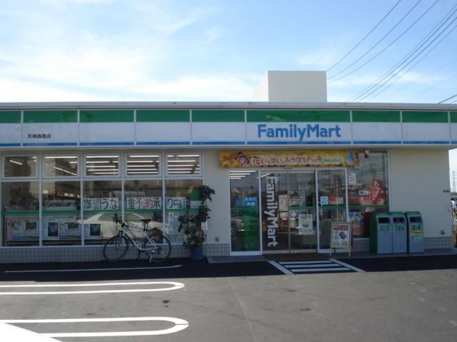 写真：ファミリーマート（コンビニ）