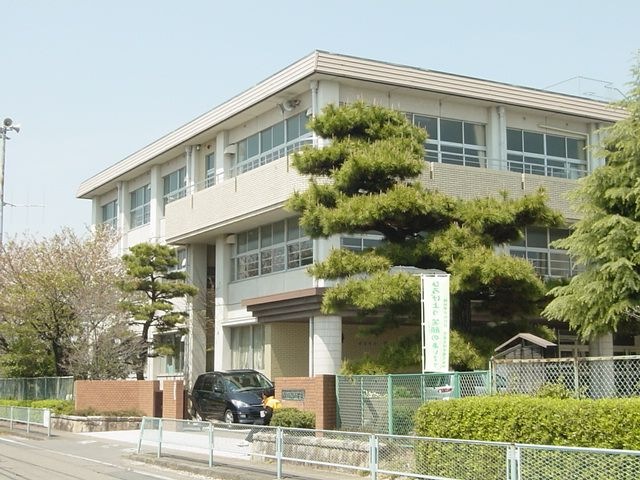 鶉小学校