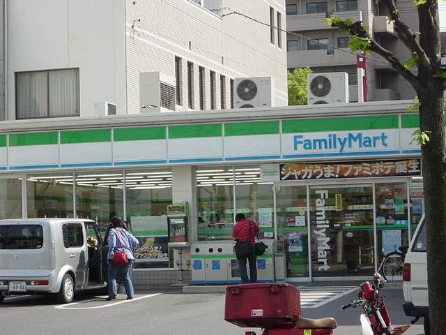 ファミリーマート