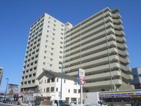 Aden箱崎駅前の外観