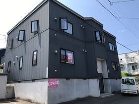 レフュージ川沿の外観
