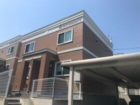 ロイヤルヒルズ B棟の外観
