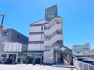 写真:マンションベスタの外観