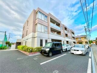 写真：グランドパレスの外観