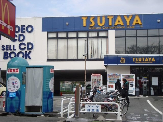 写真：レンタルショップ（ＴＳＵＴＡＹＡ）