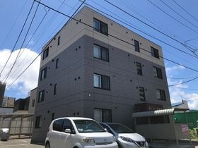 ファミル山鼻の外観