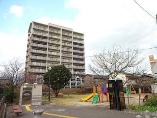 写真:ポレスター越前町の外観