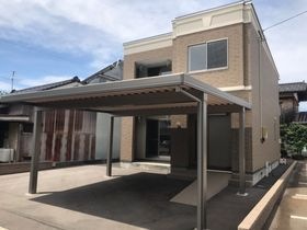 富山市高屋敷の外観