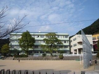 写真：長崎市立戸石小学校