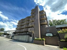 ヒルサイド露越の外観