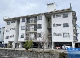 マンション飛騨の外観