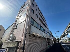 シャトル中野の外観