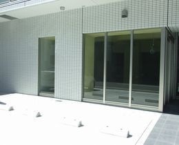 中駒一宮駅西マンション(1Fテナント)の外観