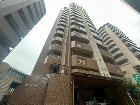 ダイナース白壁の外観