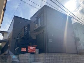 プレジール三山の外観