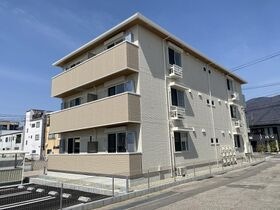 トリシア横町EASTの外観