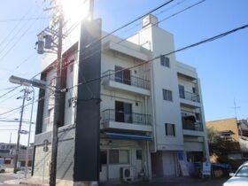 楠ビルの外観