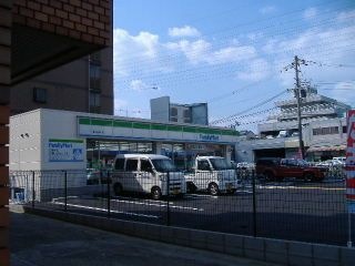 ファミリーマート豊中稲津町店