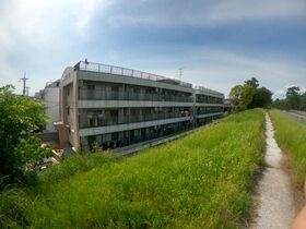 服部マンションの外観