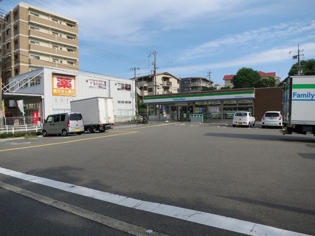 ファミリーマート吹田五月が丘北店