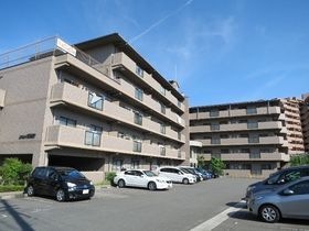 エクセル千里三番館の外観