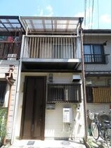 吹東町テラスハウスの外観