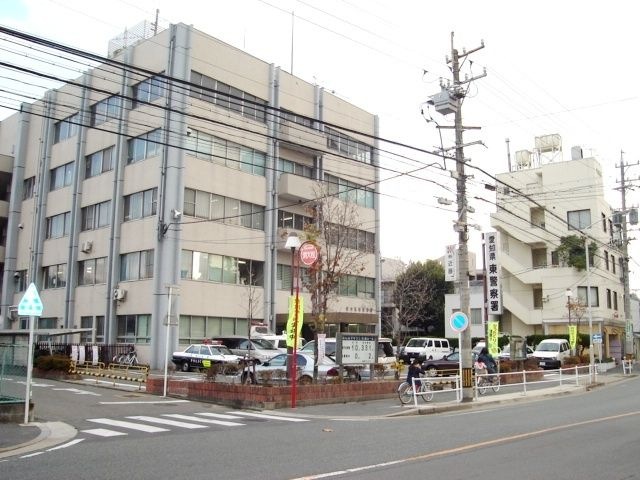 東警察署