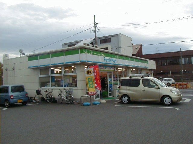 ファミリーマート中村草薙町店