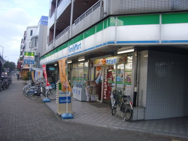 ファミリーマート堀田駅前店