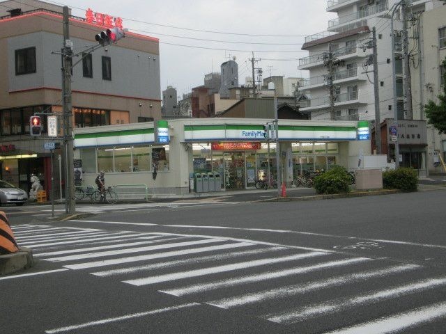 ファミリーマート千代田三丁目店