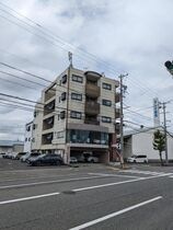サープラス聖一色の外観