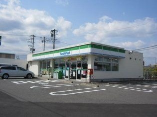 ファミリーマート津城山店