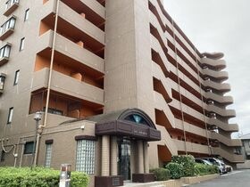 シャトー・レイクルイーズの外観