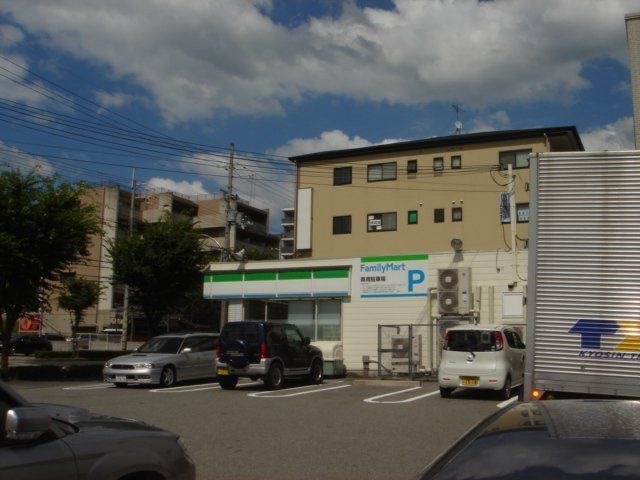 写真:ファミリーマート神鉄谷上駅前店