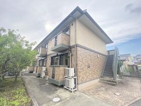ルピナス天祐 A棟の外観