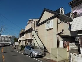 中央東町ハイツの外観