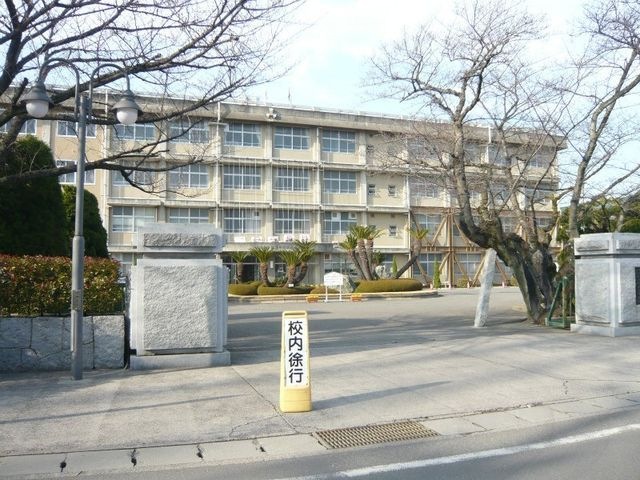 愛媛県立新居浜東高校