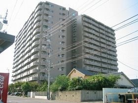 サーパス中須賀の外観