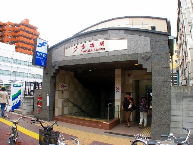 地下鉄空港線赤坂駅