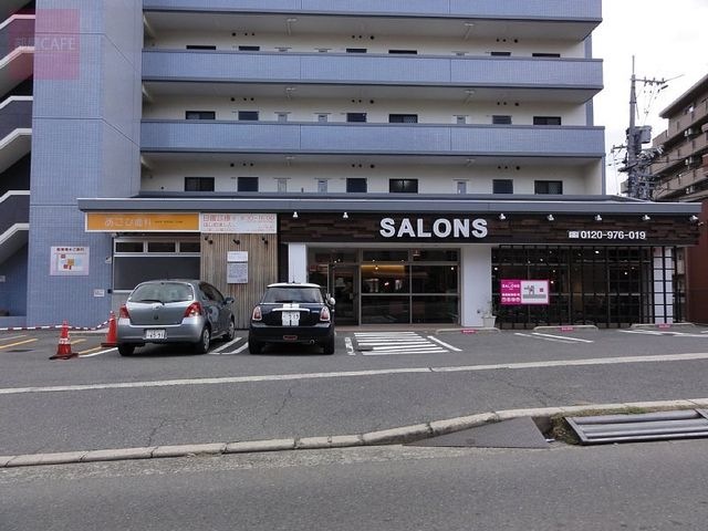 SALONS