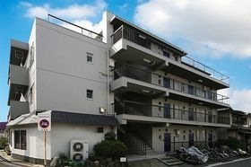 山崎第6マンションの外観