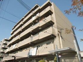 フェルザ南茨木（旧ラルジュ・リュミエール）の外観