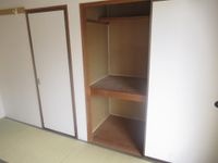 押入
