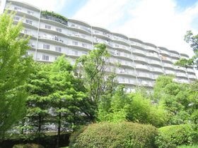 南茨木ハイタウン美沢A棟の外観