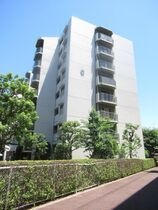 東奈良高層住宅C棟の外観