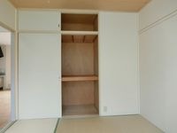 押入(開)